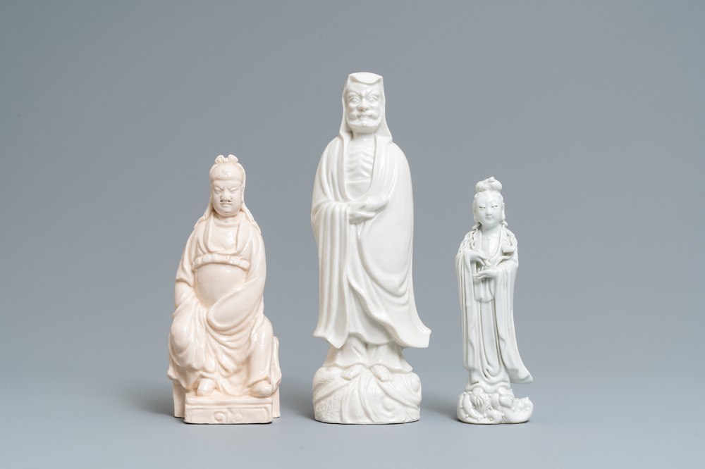 Drie Chinese Dehua blanc de Chine figuren, 18/19e eeuw
