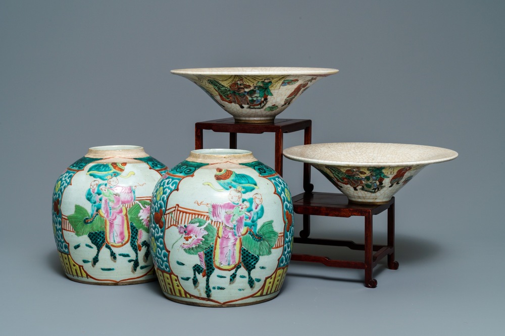 A pair of Chinese famille verte crackle-glazed bowls and a pair of famille rose jars, 19/20th C.