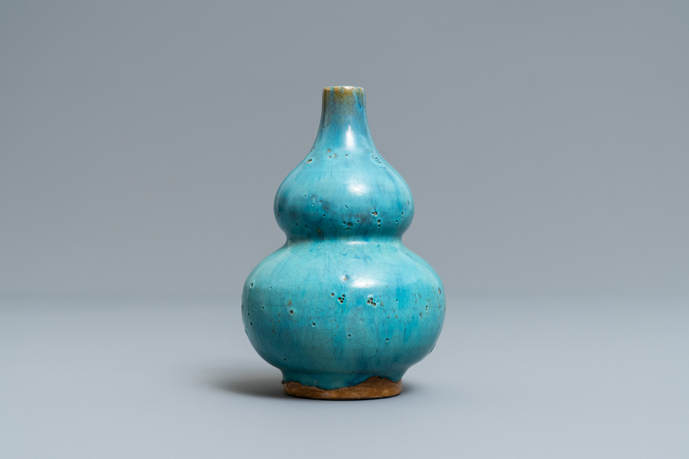 A Chinese monochrome turquoise junyao-style double gourd vase, 19/20th C.