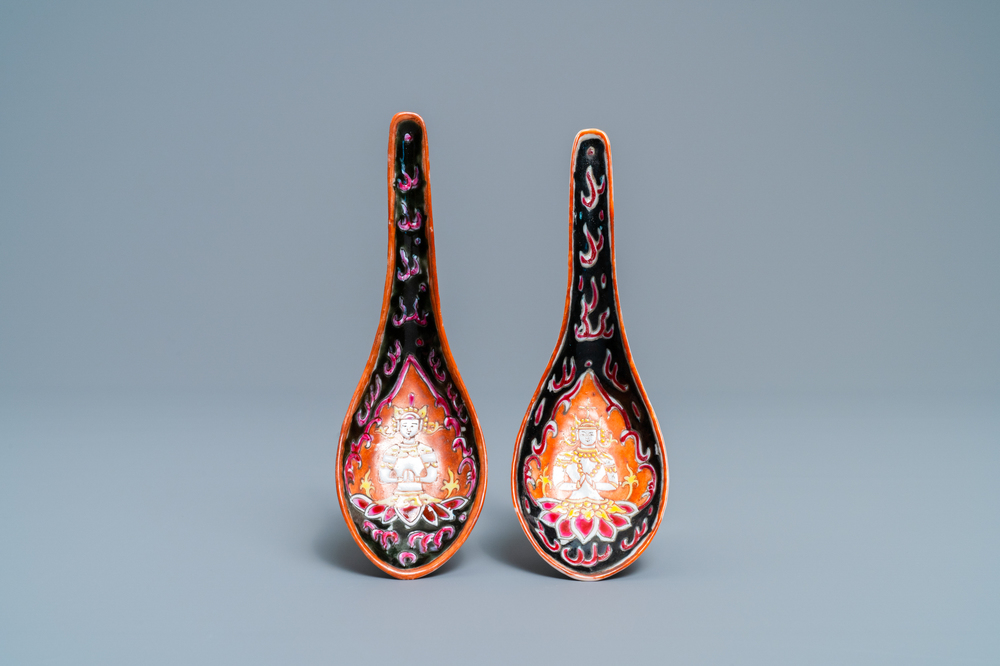 A pair of Chinese Thai market Bencharong spoons, 19th C.