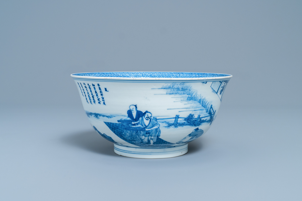 Un bol imp&eacute;rial en porcelaine de Chine en bleu et blanc &agrave; d&eacute;cor de la riziculture, marque et &eacute;poque de Kangxi