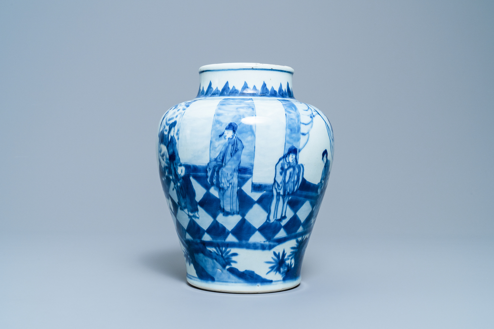 Een Chinese blauw-witte vaas met figuren in een interieur, Kangxi