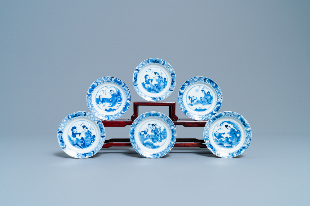Zes Chinese blauw-witte bordjes met Lange Lijzen en jongens, Kangxi