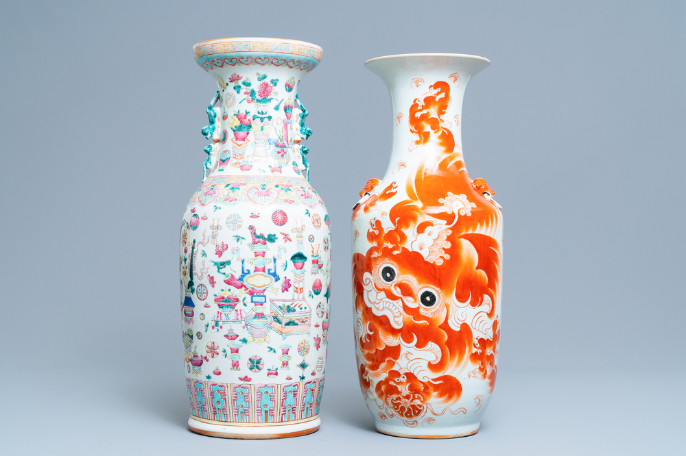 A Chinese famille rose 'antiquities' vase and an iron red Buddhist lion vase, 19/20th C.