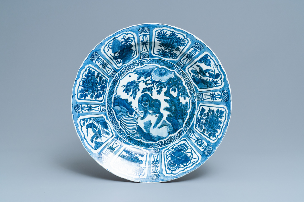 A large Chinese blue and white kraak porcelain dish with a mythical beast, Wanli