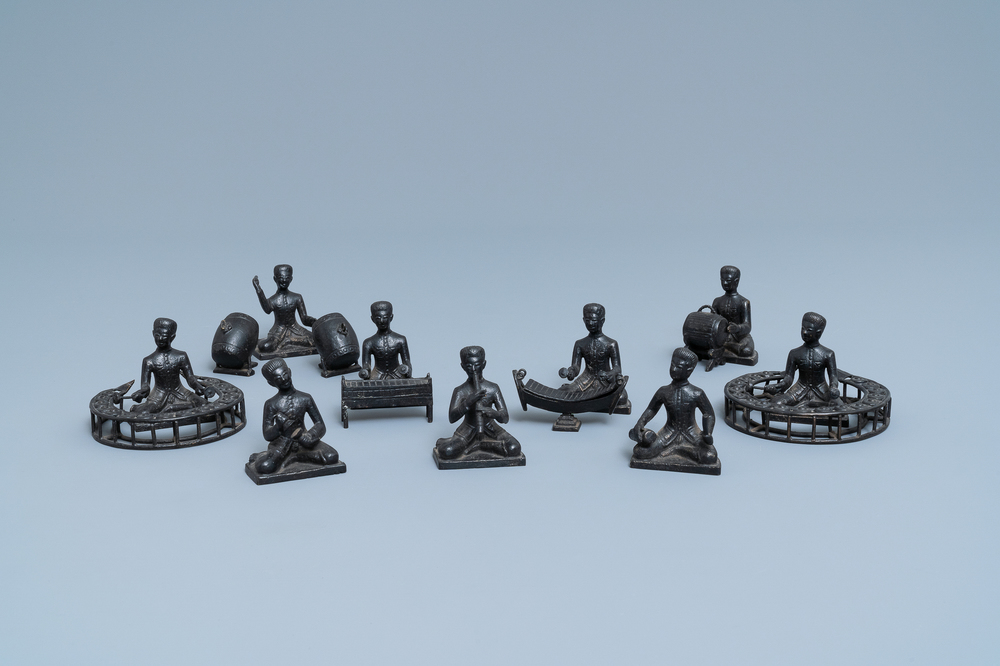 Een collectie bronzen miniatuur figuren van muzikanten, India of Indonesi&euml;, 19/20e eeuw