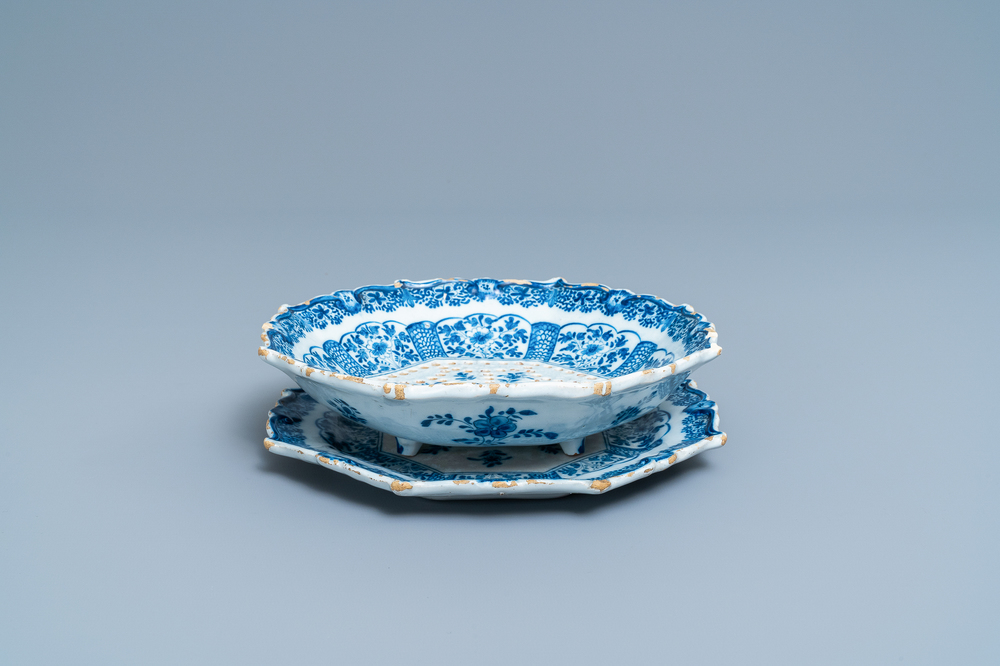 A Dutch Delft blue and white strawberry strainer on stand, 18th C.