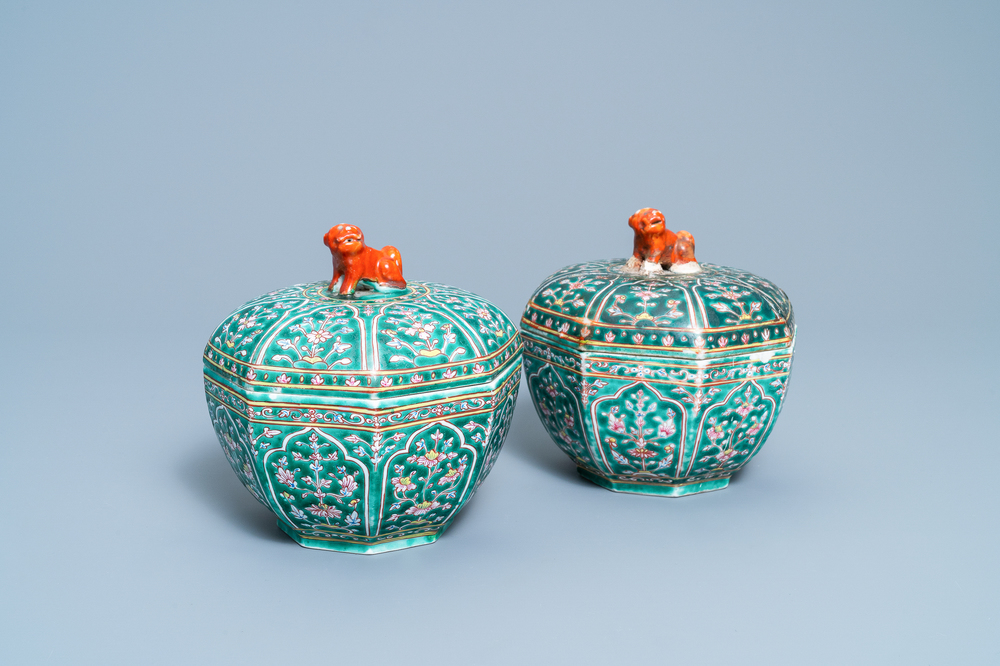 A pair of Chinese Thai market Bencharong covered boxes, 19th C.