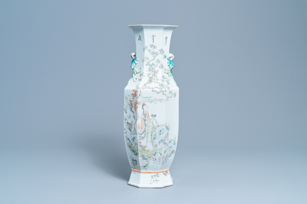 Un vase de forme octagonal en porcelaine de Chine qianjiang cai, 19/20&egrave;me