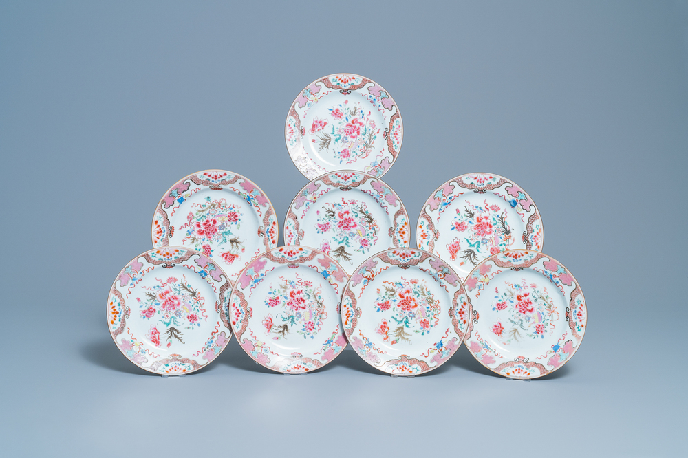 Acht Chinese famille rose borden met floraal decor, Qianlong