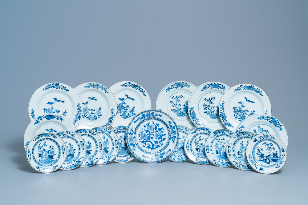 Dix-neuf assiettes en porcelaine de Chine en bleu et blanc, Qianlong