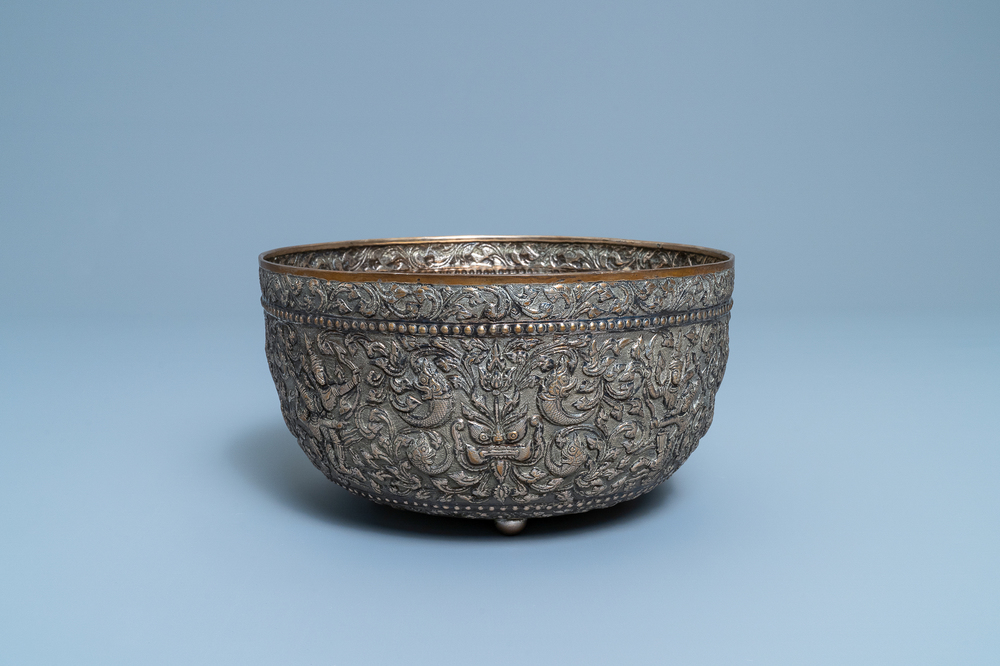 A hammered gilt silver bowl, Thailand, 19/20th C.