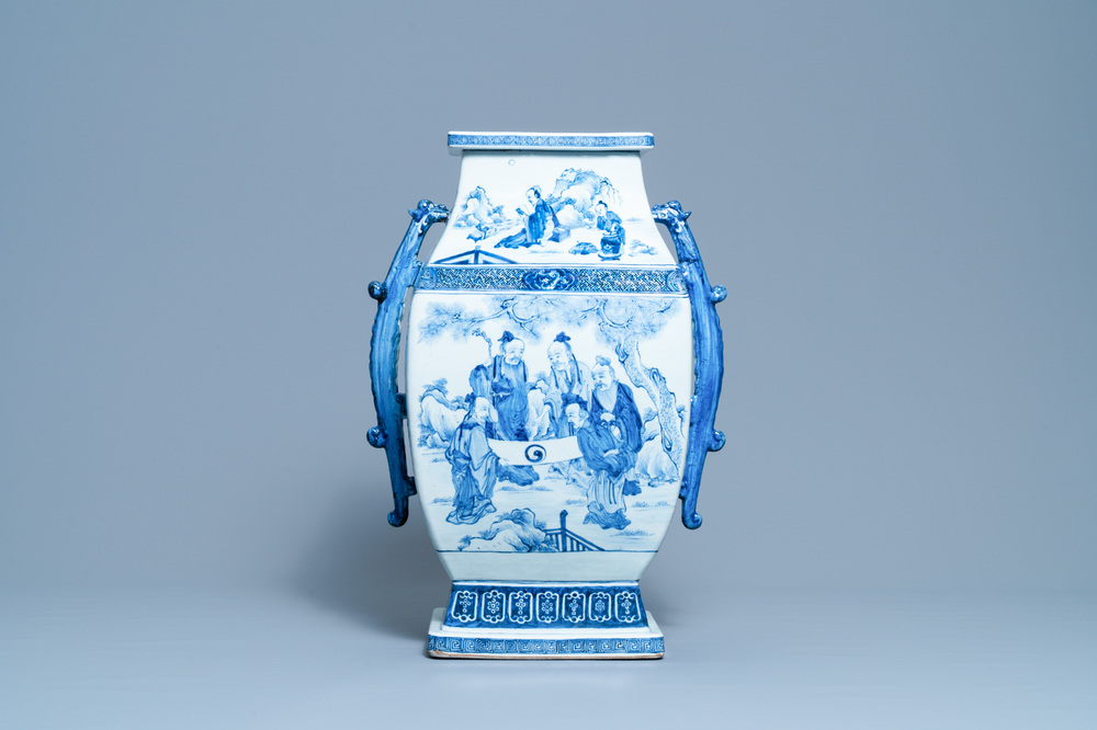 Un grand vase en porcelaine de Chine en bleu et blanc &agrave; d&eacute;cor des 'Sept sages dans la for&ecirc;t de bambou', Qianlong