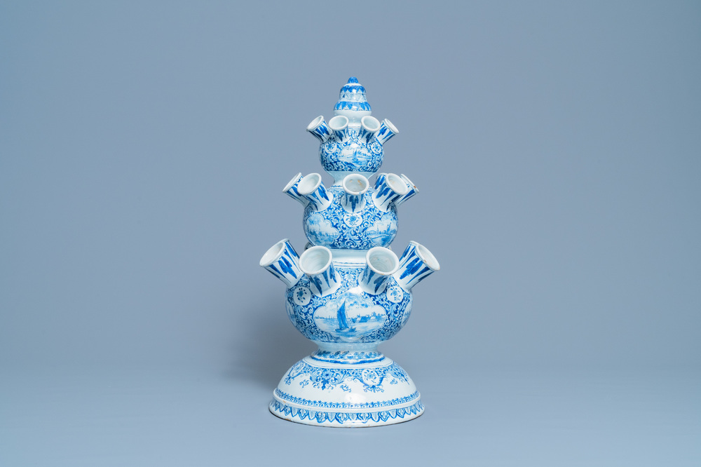 A large Dutch Delft blue and white tulip vase, 19th C.