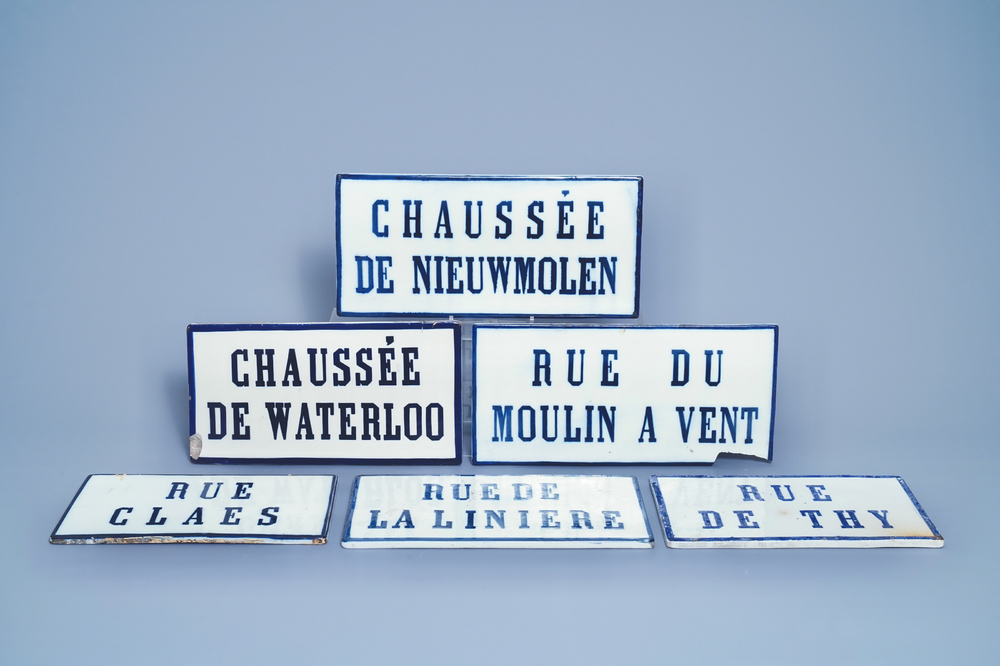 Six plaques de rue en porcelaine de Bruxelles en bleu et blanc, 19&egrave;me