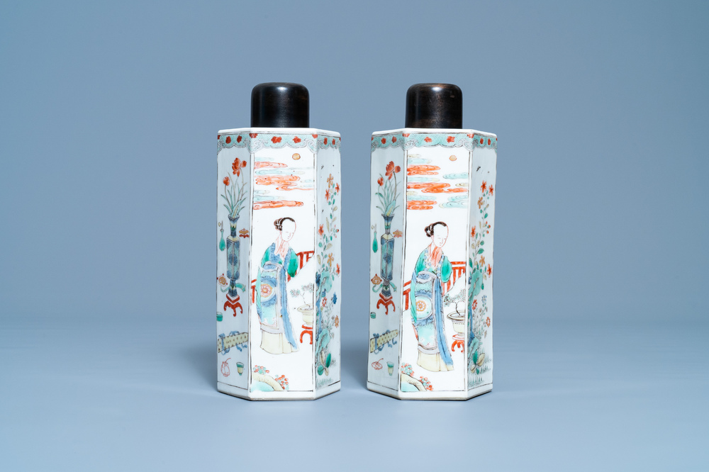 A pair of Chinese hexagonal famille verte tea caddies, Kangxi