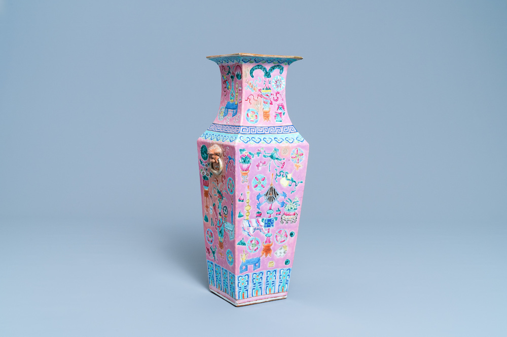 A square Chinese pink-ground famille rose 'antiquities' vase, 19th C.