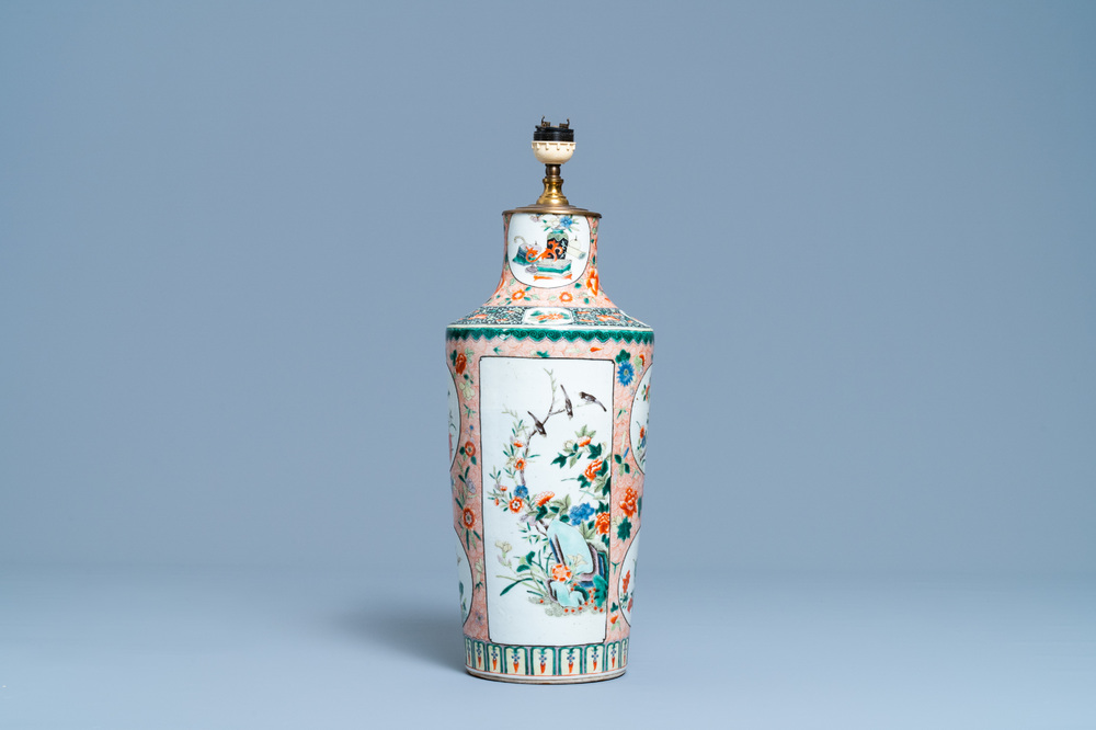 Un vase en porcelaine de Chine famille verte convert&eacute; en lampe, 19&egrave;me