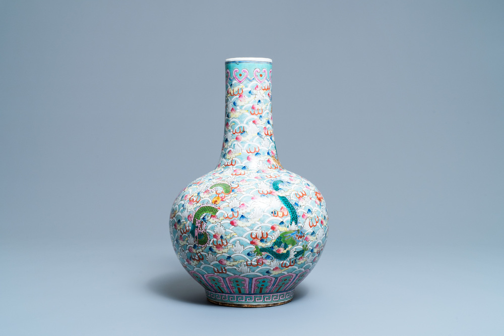 A Chinese famille rose bottle vase with dragons, 19th C.