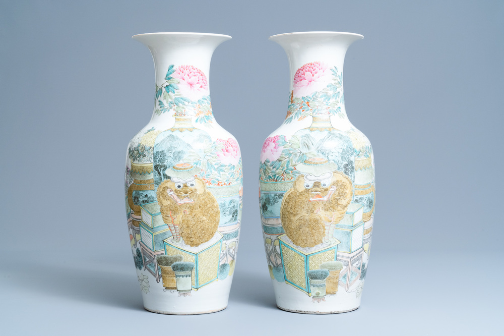 A pair of Chinese qianjiang cai vases with antiquities and buddhist lions, 19/20th C.