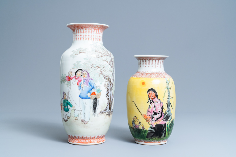 Deux vases en porcelaine de Chine &agrave; d&eacute;cor de la 'R&eacute;volution Culturelle', 20&egrave;me