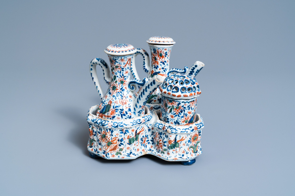 A Dutch Delft cashmere palette cruet set and shaker on stand, 1st quarter 18th C.