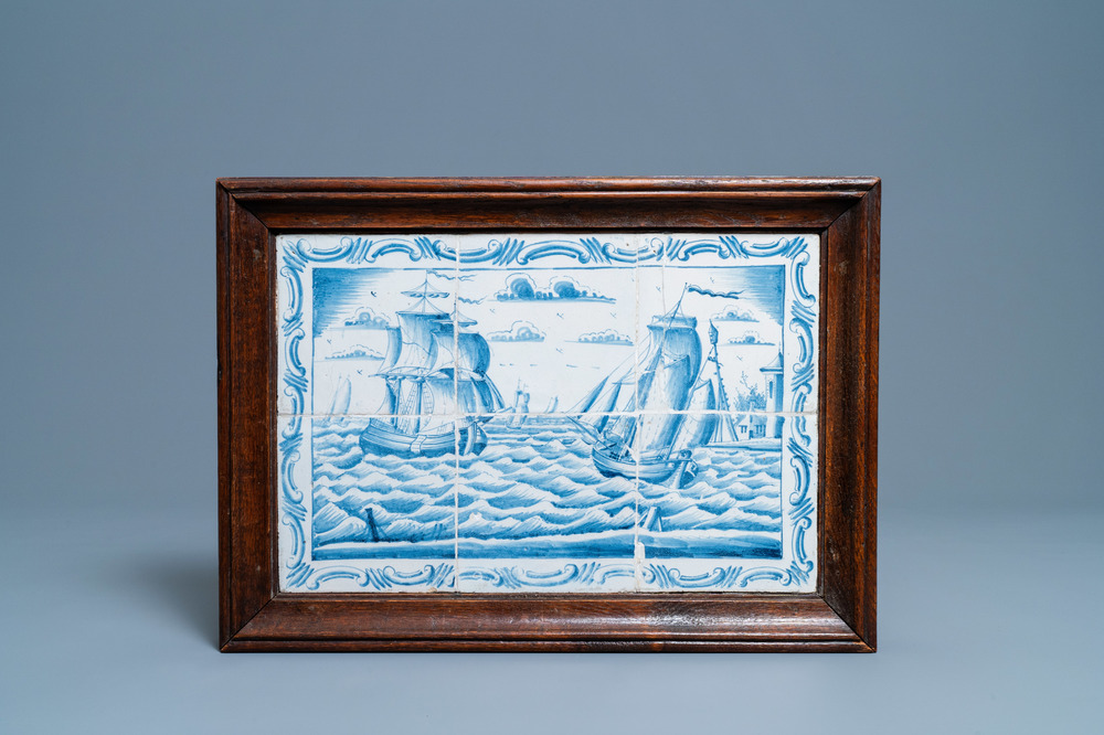 Een blauw-wit Delfts tegeltableau met schepen op zee, 18e eeuw