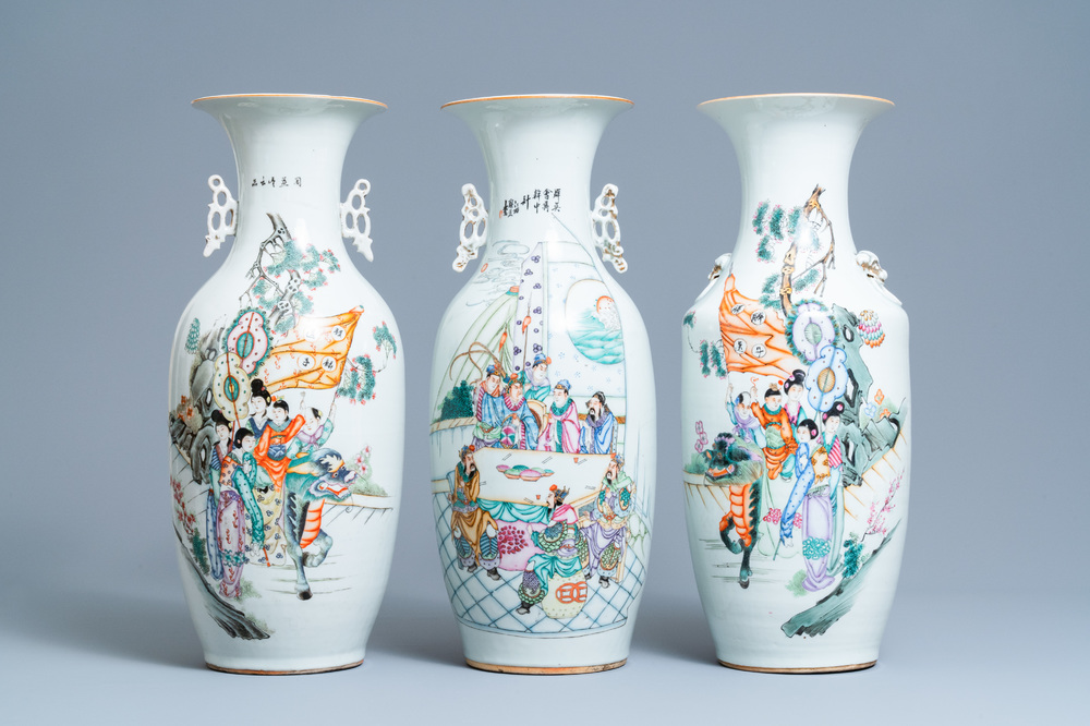 Trois vases en porcelaine de Chine famille rose, 19/20&egrave;me