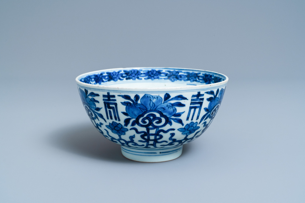 A Chinese blue and white 'Shou' bowl, 'Shen de tang bo gu zhi' mark, Kangxi