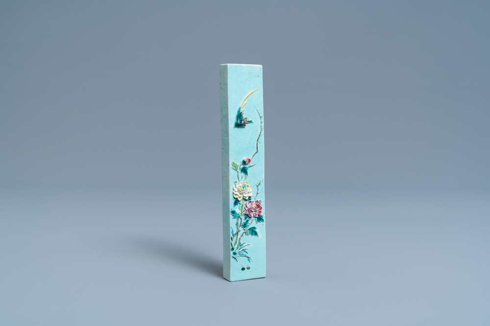 A Chinese famille rose relief-decorated scroll weight, hall mark, 19th C.