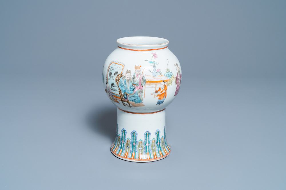 A Chinese famille rose vase, Daoguang mark, 19th/20th C.