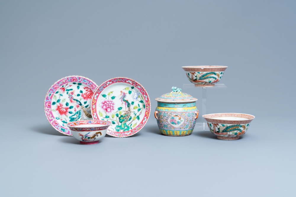 Zes stukken Chinees famille rose porselein voor de Straits of Peranakan markt, 19e eeuw