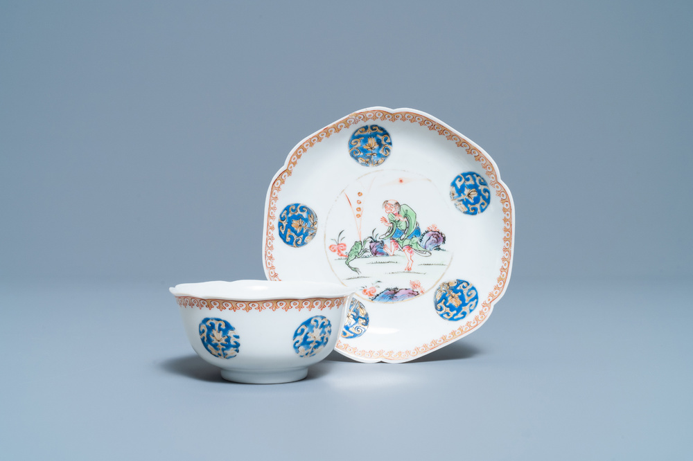 Une tasse et soucoupe en porcelaine de Chine famille rose &agrave; d&eacute;cor de Liu Hai, Yongzheng