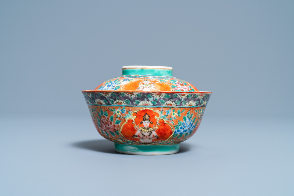 A Chinese Thai market Bencharong bowl and cover, 19th C.