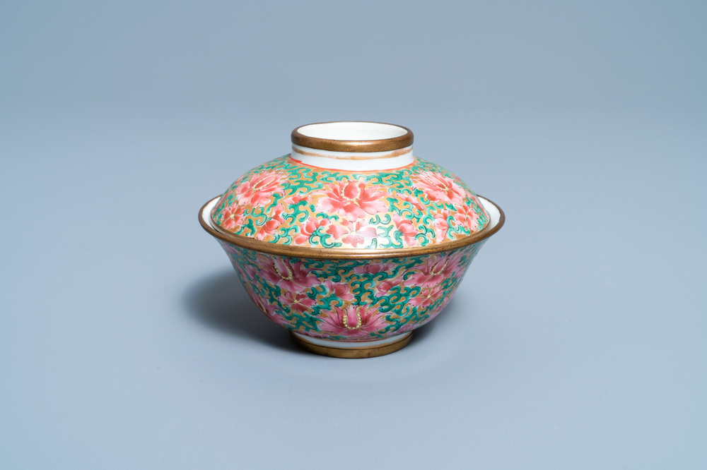 A Chinese Thai market Bencharong bowl and cover, 19th C.