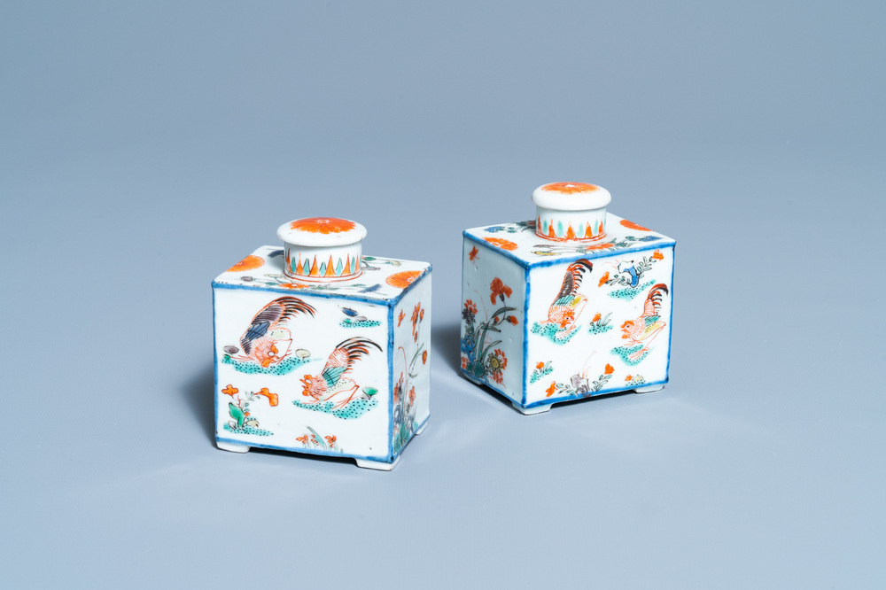 A pair of Chinese famille verte 'rooster' tea caddies and covers, Kangxi