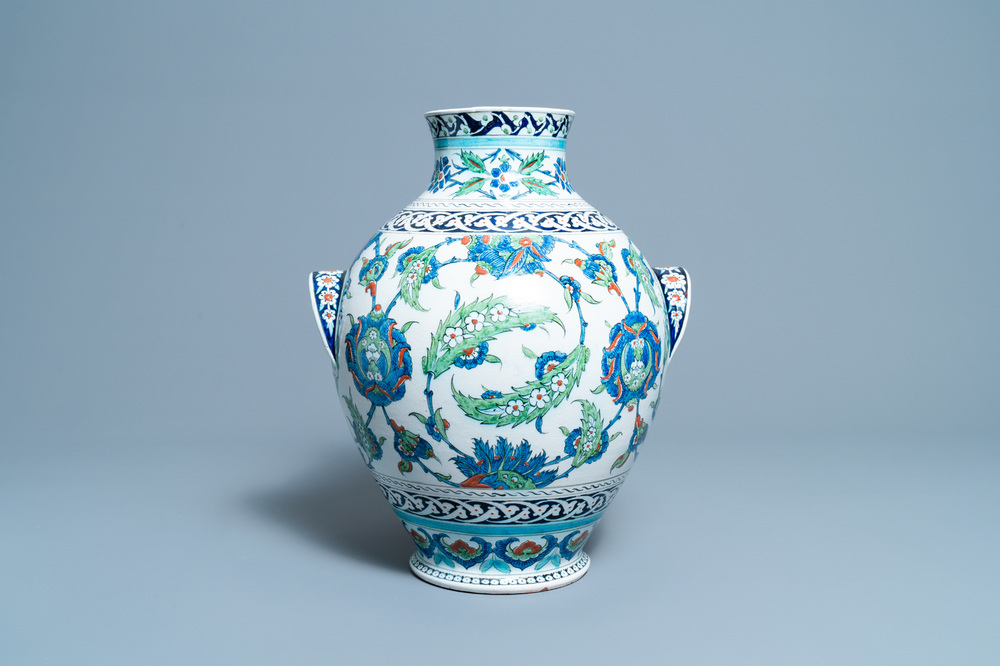 A large globular Iznik-style vase, Cantagalli, Italy, 19th C.