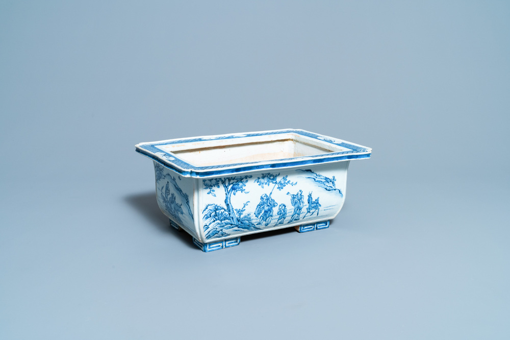 Een Chinese rechthoekige blauw-witte jardini&egrave;re, Kangxi/Yongzheng