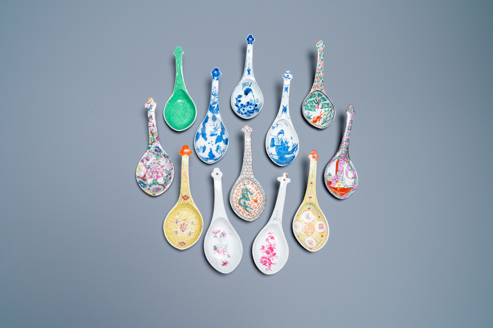 Twelve large Chinese blue and white, famille rose and polychrome spoons, 19/20th C.