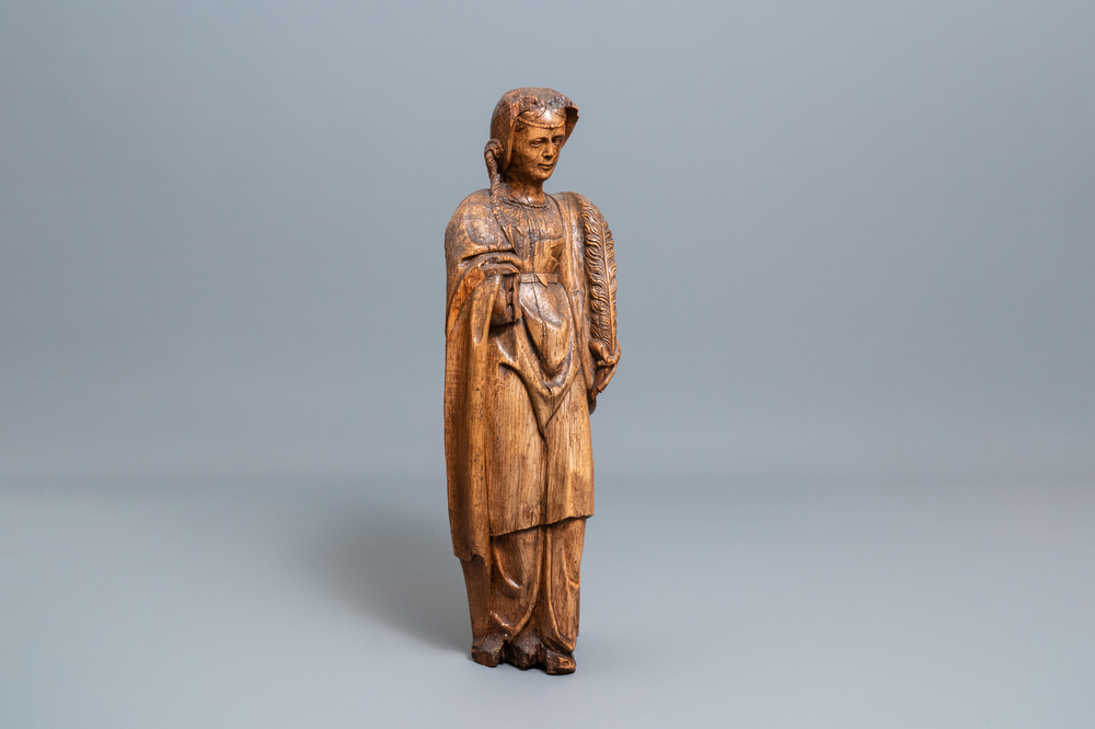 Une importante statue de Sainte Barbe en bois sculpt&eacute;, Allemagne, 16&egrave;me