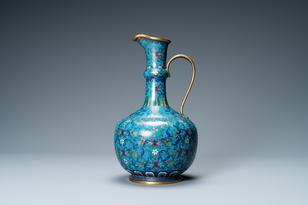 A Chinese cloisonn&eacute; 'floral scroll' water jug, 18/19th C.