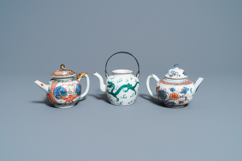 Une th&eacute;i&egrave;re couverte en porcelaine de Chine famille verte, une de style Imari et une en Amsterdams bont, Kangxi et 19&egrave;me