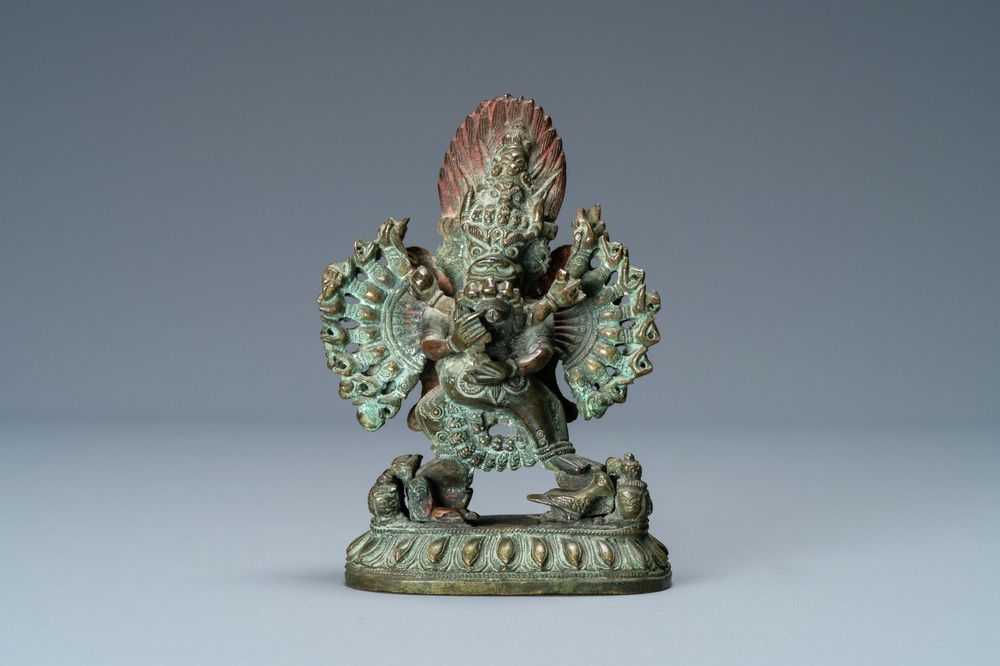 Un groupe figurant Mahakala et Yab-Yum en bronze, Sino-Tibet, 18/19&egrave;me