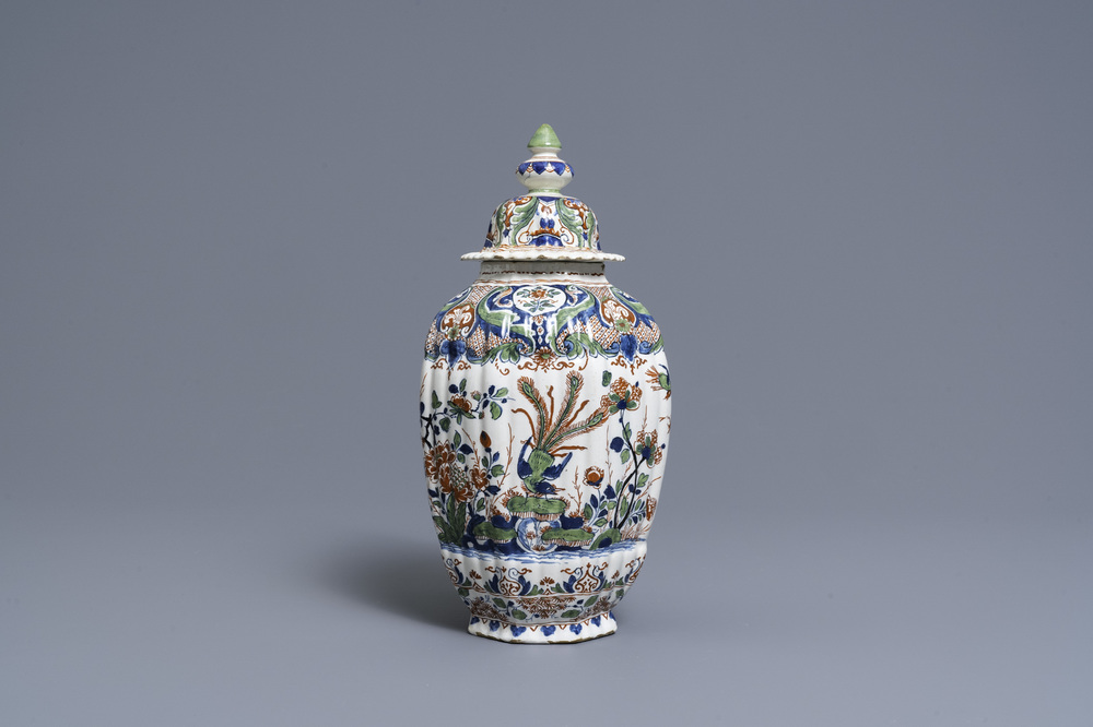 A Dutch Delft cashmere palette vase and cover, 18th C.