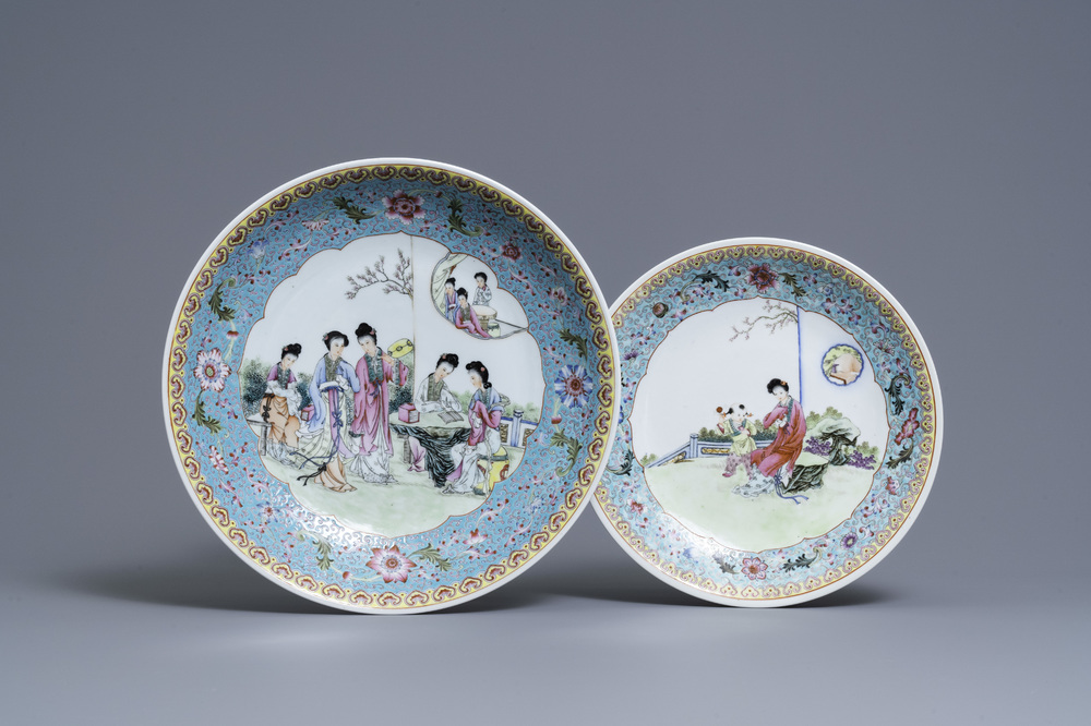 Deux plats en porcelaine de Chine famille rose, marque de Qianlong, R&eacute;publique