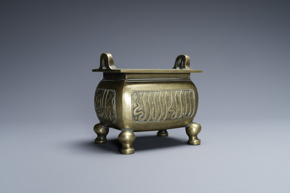 Een Chinese bronzen wierookbrander voor de islamitische markt, Xuande merk, late Ming