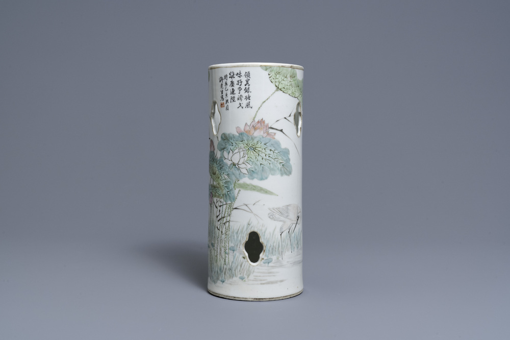 Un porte-chapeau en porcelaine de Chine qianjiang cai, 19&egrave;me