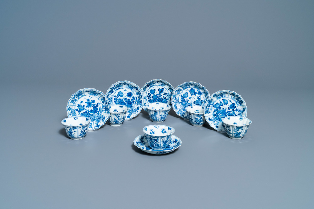 Zes Chinese blauw-witte koppen en schotels, Kangxi