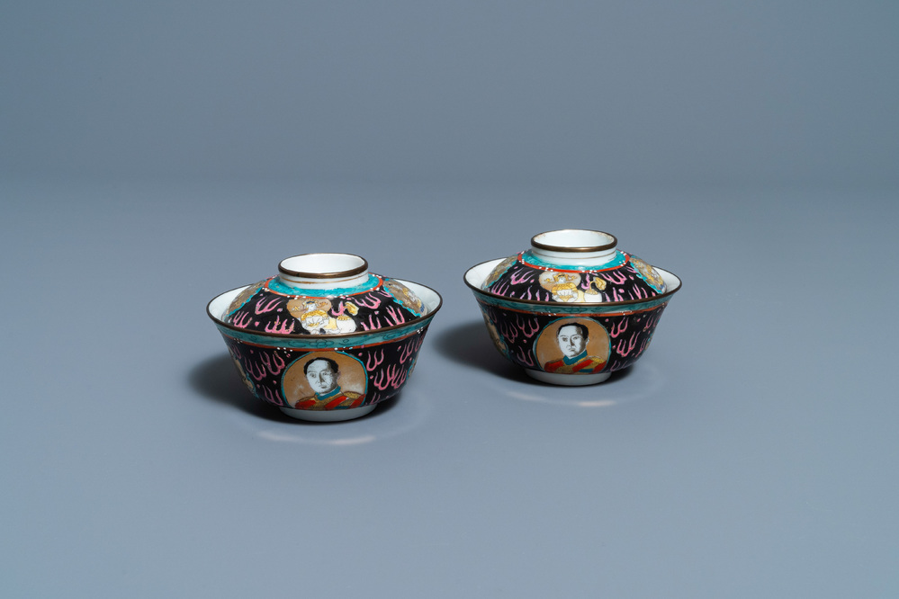 A pair of Chinese Thai market Bencharong bowls and covers, 20th C.