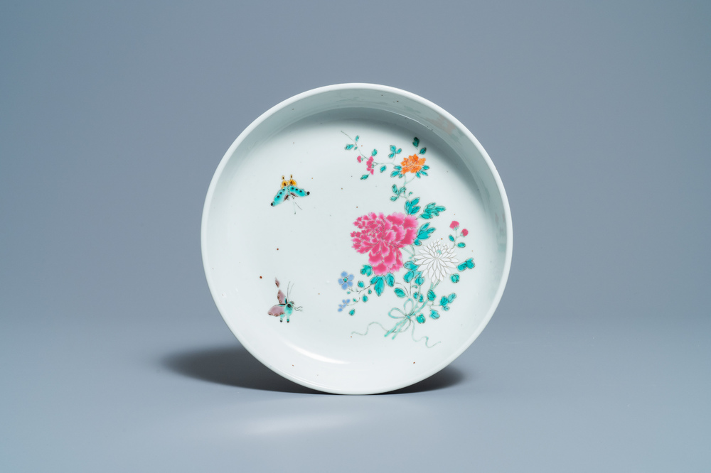 A Chinese famille rose 'butterflies and flowers'  dish, 18/19th C.